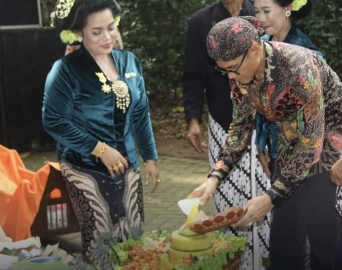 Dukung Pelestarian Adat, Pj Bupati Tulungagung Hadiri Upacara Adat Ulur-Ulur di Telaga&nbsp;Buret