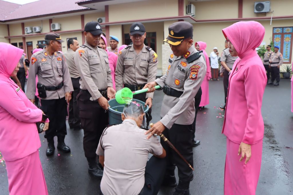 Kapolres Bireuen Pimpin Korps Raport Kenaikan Pangkat 28&nbsp;Personil