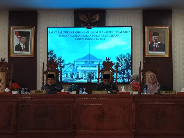 Gelar Rapat Paripurna, Fraksi-Fraksi DPRD Lebong Sampaikan Pandangan Umum Atas Tiga Usulan&nbsp;Raperda