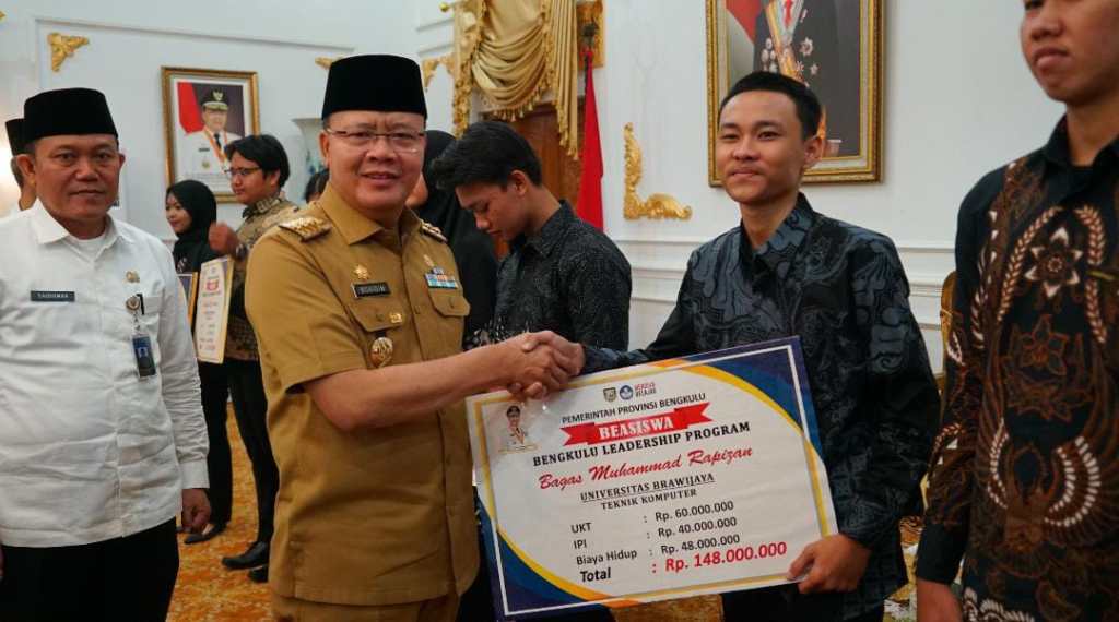 Gubernur Rohidin Alokasikan Rp 1,3 Miliar untuk Beasiswa Leadership Program Tahun&nbsp;Ini