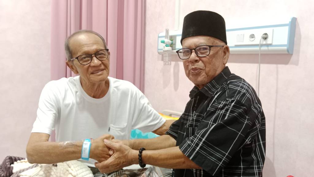 KB MAA Bireuen Datang Bersama Besuk H. Yusri Abdullah Sakit di RSUD dr&nbsp;Fauziah