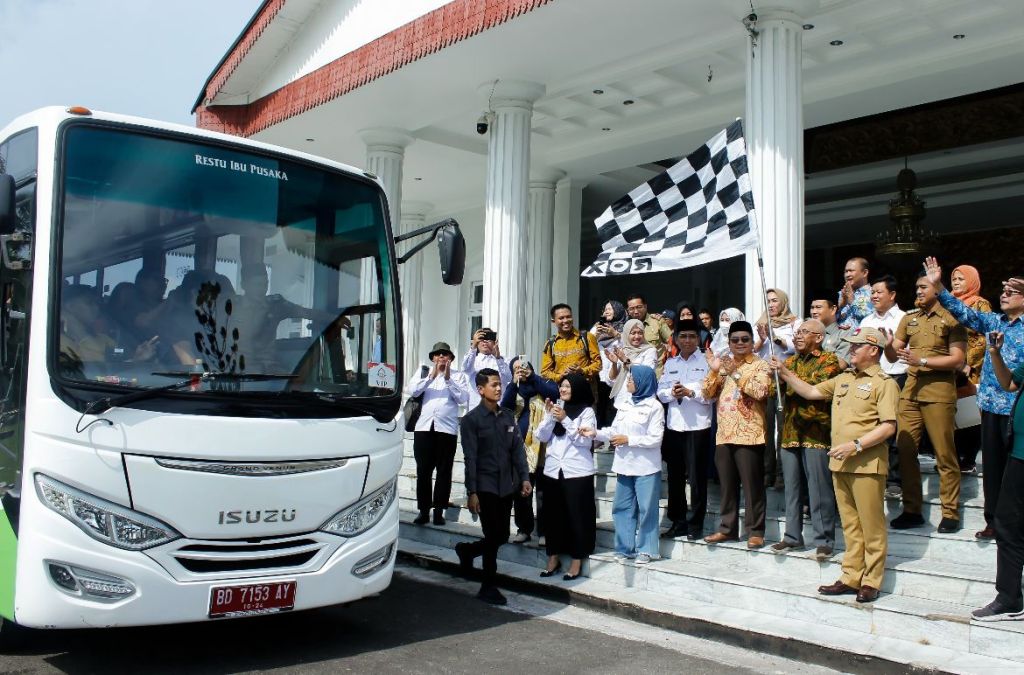 Gubernur Rohidin Lepas 82 Mahasiswa untuk KKN di Pulau&nbsp;Enggano