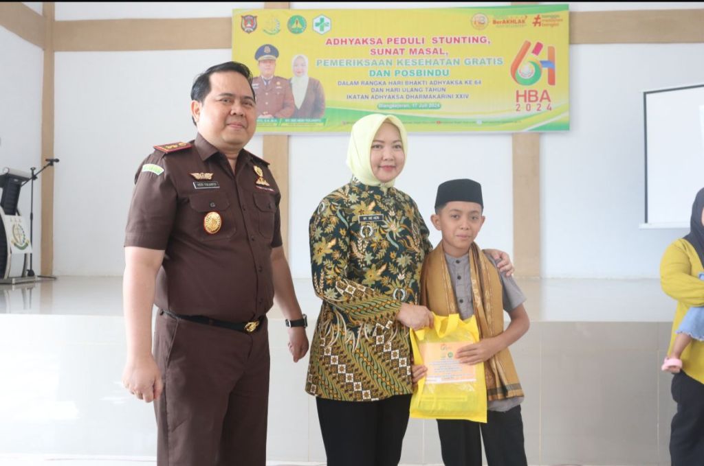 Adhyaksa Peduli Stunting, Sunat Masal Pemeriksaan Kesehatan Gratis dan&nbsp;Posbindu
