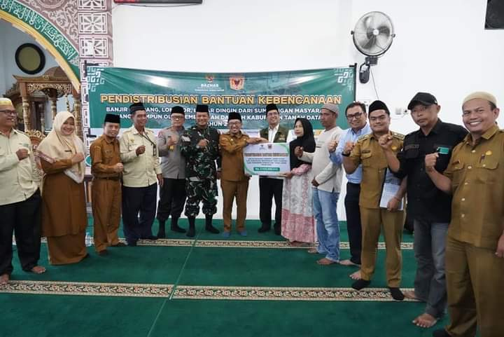 Diserahkan Bupati Eka Putra, BAZNas Tanah Datar Serahkan Bantuan 2,6 M Lebih untuk Korban Galodo dan Tanah&nbsp;Longsor