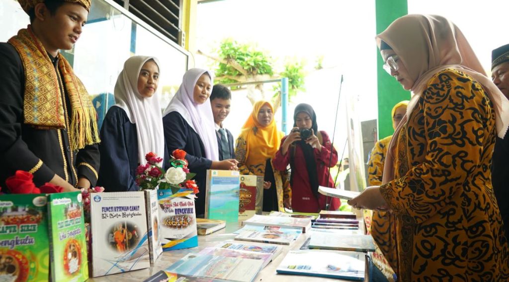 Derta Rohidin Resmikan Kegiatan Tular Nalar di SMAN 1 Bengkulu, Tekankan Pentingnya Literasi&nbsp;Digital
